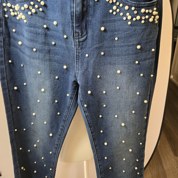 Chic Pearl-Embellished Skinny Jeans in Classic Blue NWOT - Picture 2 of 6